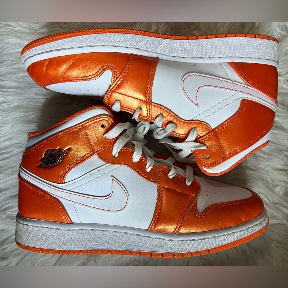 Air Jordan Mid SE “Electro Orange”